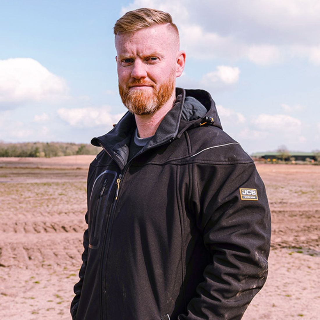 JCB TRADE HOODED SOFTSHELL